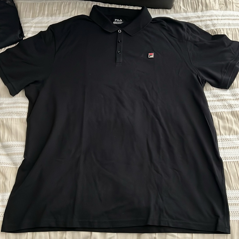 Gently used Fila collar black shirt in 3xl short sleeve